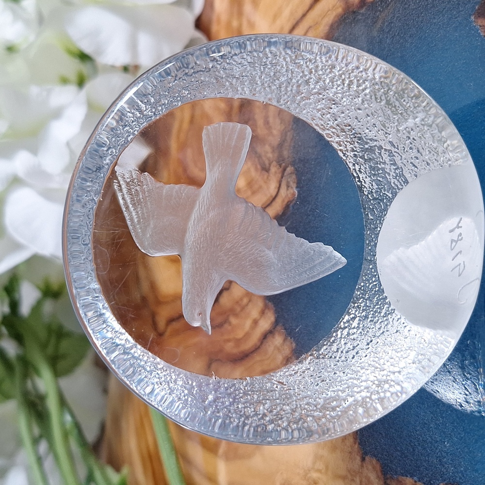 #AFK Mats Jonasson Glass paperweight flying dove clear frosted glass signed